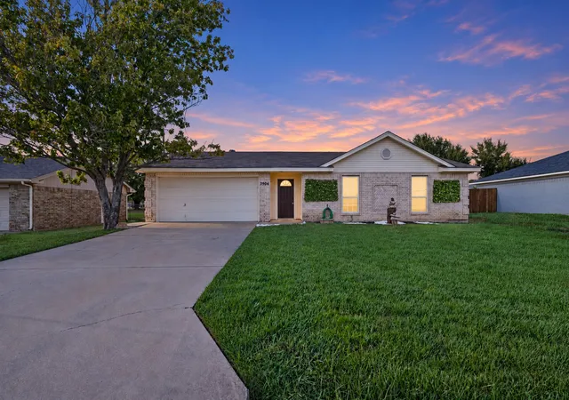 Photo 1 of Single family home for sale at 3904 Country Meadows Rd, Granbury, TX 76049 | MLS# 21398139 | Listing updated on 2026-10-06