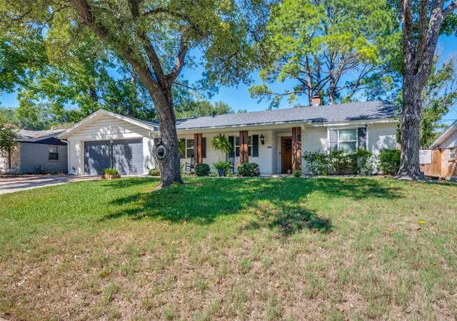 Photo 2 of Single family home for sale at 820 Overhill Dr, Hurst, TX 76053 | MLS# 21403643 | Listing updated on 2026-10-08