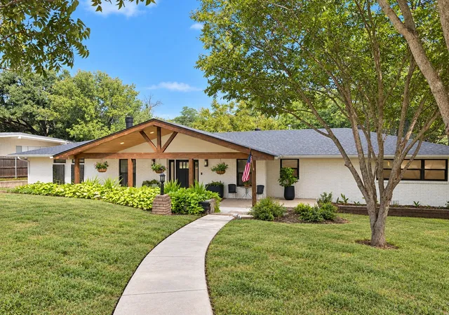 Photo 1 of Single family home for sale at 1625 Rambler Dr, Waco, TX 76710 | MLS# 21397635 | Listing updated on 2026-10-06