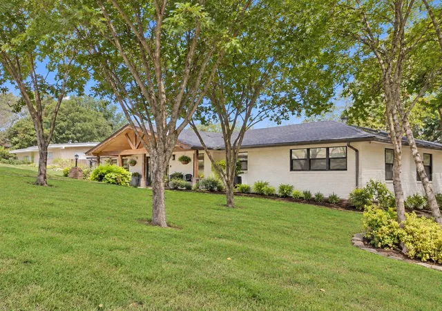Photo 2 of Single family home for sale at 1625 Rambler Dr, Waco, TX 76710 | MLS# 21397635 | Listing updated on 2026-10-06