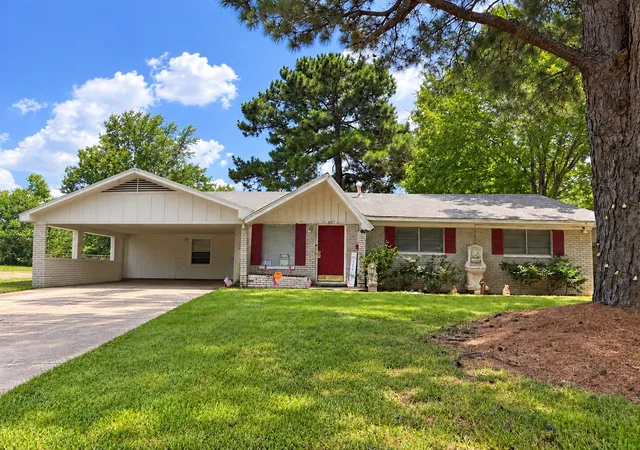 Single family home for sale at 9047 Sara Ln, Shreveport, LA 71118 | MLS# 21397150