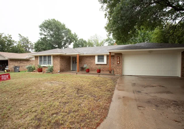 Photo 2 of Single family home for sale at 108 Chaparral Dr, Graham, TX 76450 | MLS# 21404352 | Listing updated on 2026-10-06