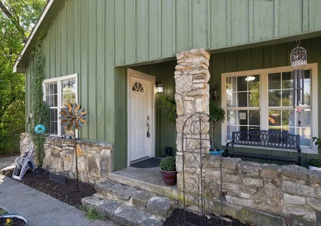 Photo 3 of Single family home for sale at 809 W Bridge St, Weatherford, TX 76086 | MLS# 21399102 | Listing updated on 2026-10-08