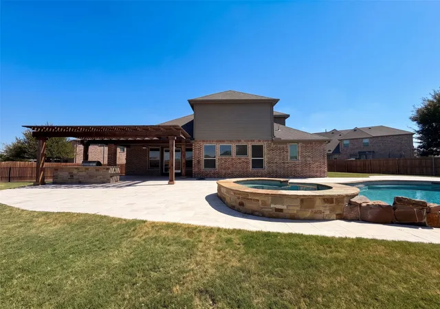 Photo 4 of Single family home for sale at 10832 Frost Pl, Mc Kinney, TX 75071 | MLS# 21404428 | Listing updated on 2026-10-29