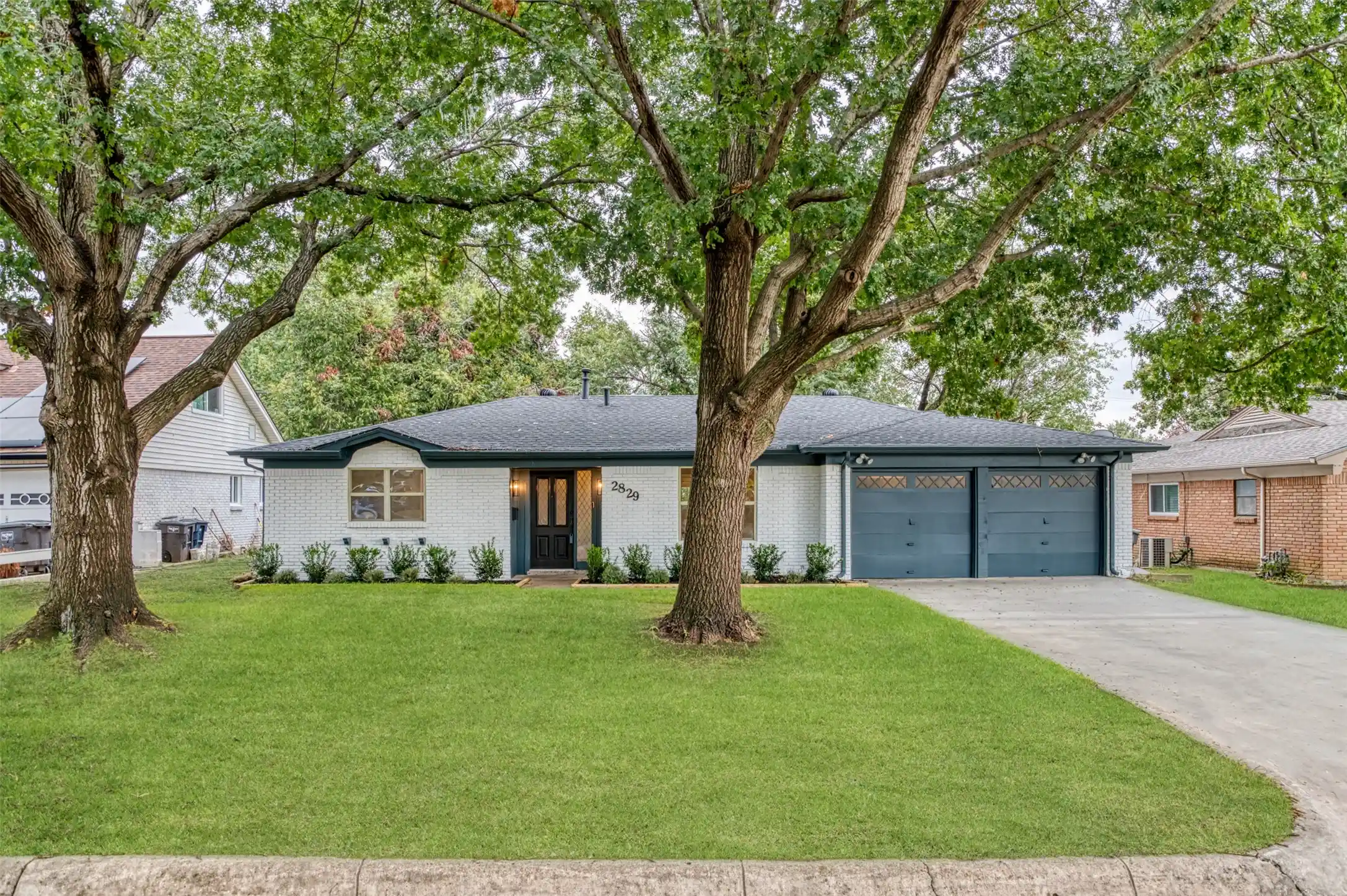 Photo 1 of Sale Pending at 2829 Southgate Dr, Fort Worth, TX 76133 | MLS# 21389478 | Listing updated on 2026-10-25