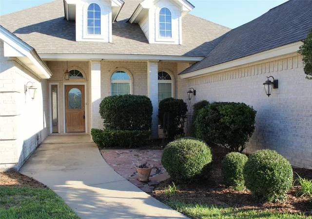 Photo 3 of Single family home for sale at 1405 Parkwood Ct, Stephenville, TX 76401 | MLS# 21403644 | Listing updated on 2026-10-07