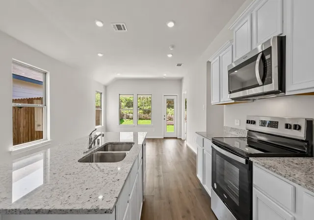 Photo 2 of Single family home for sale at 1667 Blaire Dr, Tyler, TX 75702 | MLS# 21404469 | Listing updated on 2026-10-06