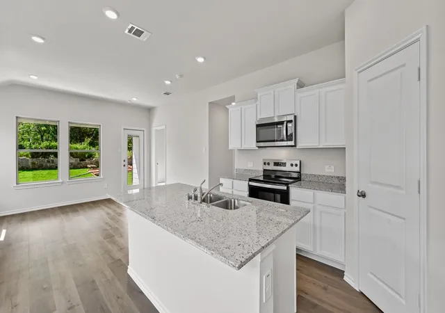 Photo 3 of Single family home for sale at 1667 Blaire Dr, Tyler, TX 75702 | MLS# 21404469 | Listing updated on 2026-10-06