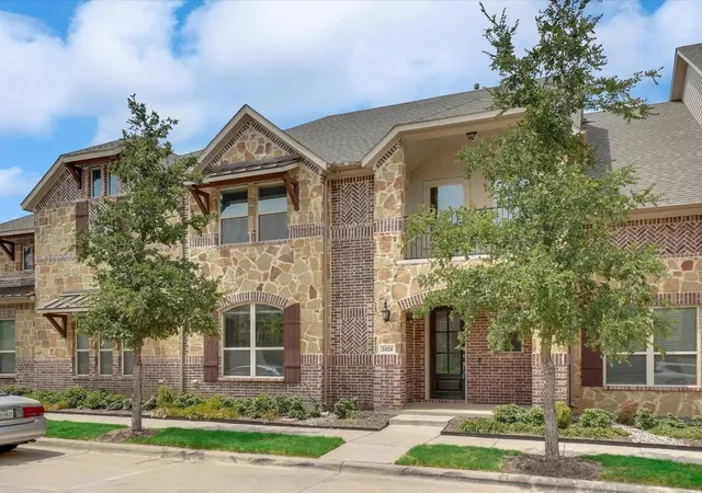 Townhouse for sale at 2424 Belvedere Ln, Flower Mound, TX 75028 | MLS# 21404473