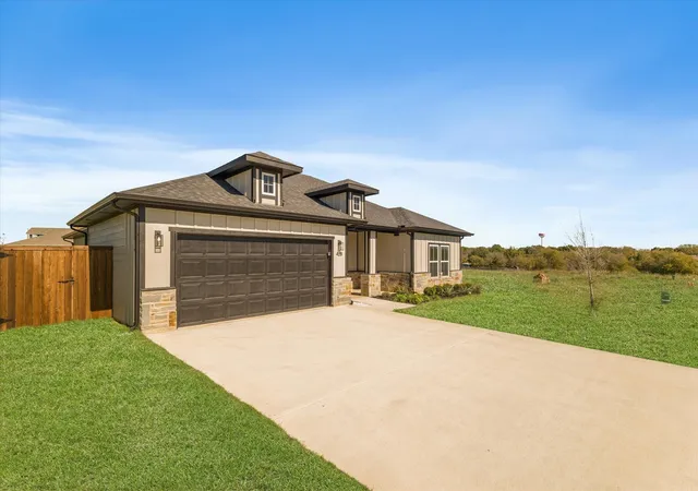 Photo 2 of Single family home for sale at 428 Cirrus Cir, Muenster, TX 76252 | MLS# 21404346 | Listing updated on 2026-10-10