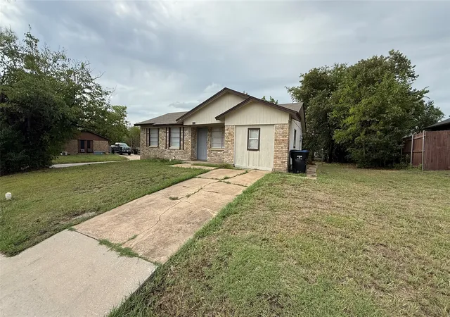 Photo 2 of Single family home for sale at 4916 Mcdougal St, Greenville, TX 75401 | MLS# 21403590 | Listing updated on 2026-10-06