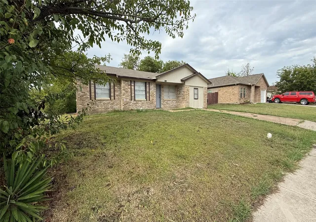 Photo 3 of Single family home for sale at 4916 Mcdougal St, Greenville, TX 75401 | MLS# 21403590 | Listing updated on 2026-10-06
