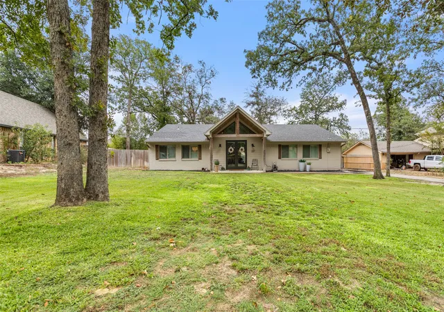Photo 1 of Single family home for sale at 237 E Hideaway Ln, Lindale, TX 75771 | MLS# 21403991 | Listing updated on 2026-10-06