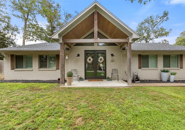 Photo 2 of Single family home for sale at 237 E Hideaway Ln, Lindale, TX 75771 | MLS# 21403991 | Listing updated on 2026-10-06