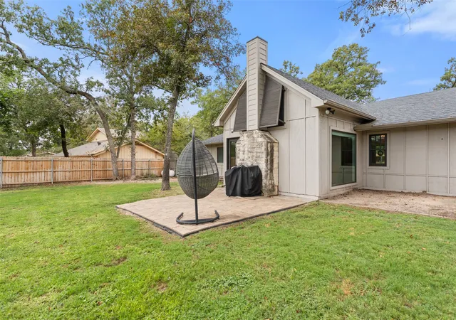 Photo 3 of Single family home for sale at 237 E Hideaway Ln, Lindale, TX 75771 | MLS# 21403991 | Listing updated on 2026-10-06