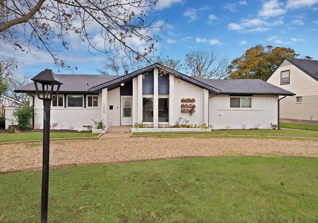 Photo 1 of Single family home for sale at 1205 Golden Trophy Dr, Dallas, TX 75232 | MLS# 21404549 | Listing updated on 2026-10-06