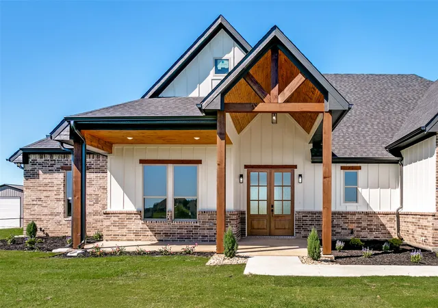 Photo 2 of Single family home for sale at 6951 Eagle Crk Dr, Godley, TX 76044 | MLS# 21400052 | Listing updated on 2026-10-08