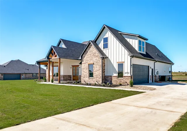 Photo 3 of Single family home for sale at 6951 Eagle Crk Dr, Godley, TX 76044 | MLS# 21400052 | Listing updated on 2026-10-08