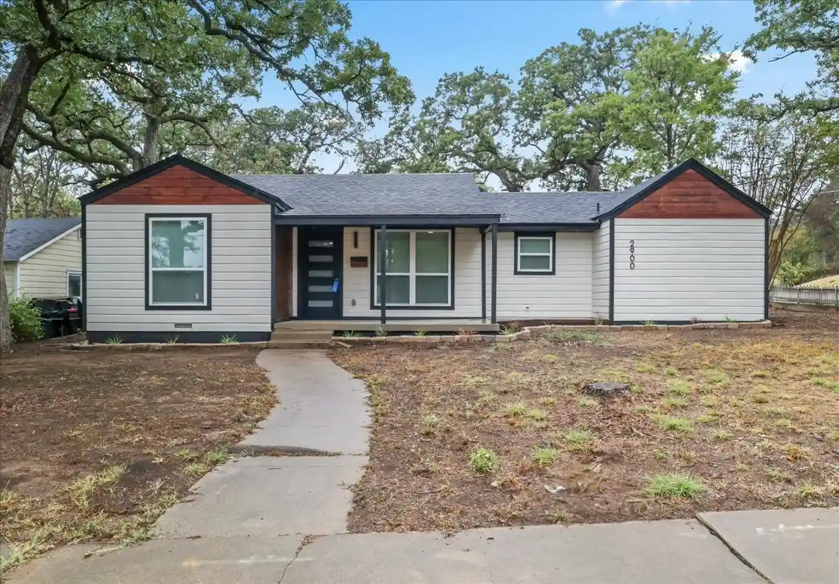 Photo 1 of Single family home for sale at 2900 Hunter St, Fort Worth, TX 76112 | MLS# 21404672 | Listing updated on 2026-10-18