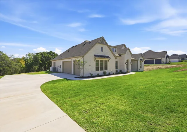 Photo 2 of Single family home for sale at 131 Oak Meadow Ln, Weatherford, TX 76085 | MLS# 21404145 | Listing updated on 2026-10-10