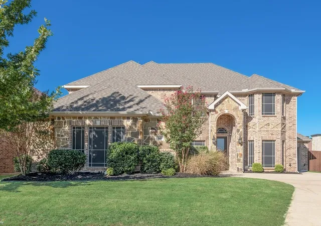 Photo 3 of Single family home for sale at 2601 Maple Leaf Dr, Midlothian, TX 76065 | MLS# 21390281 | Listing updated on 2026-10-06