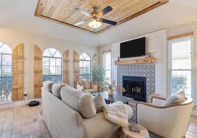 Single family home for sale at 2918 Clover Ln, Euless, TX 76039 | MLS# 21404435