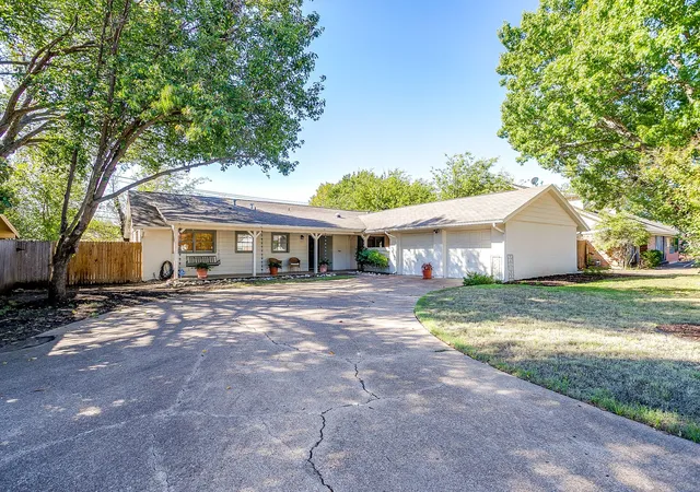 Photo 1 of Single family home for sale at 4621 Fawn Dr, Fort Worth, TX 76132 | MLS# 21404679 | Listing updated on 2026-10-06