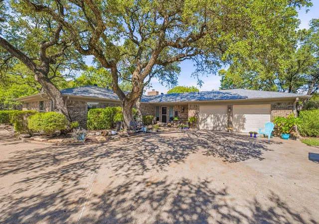 Photo 1 of Single family home for sale at 4304 Acoma Ct, Granbury, TX 76048 | MLS# 21403980 | Listing updated on 2026-10-06