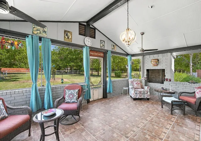 Photo 3 of Single family home for sale at 1309 W Madison St, Ennis, TX 75119 | MLS# 21404852 | Listing updated on 2026-10-07