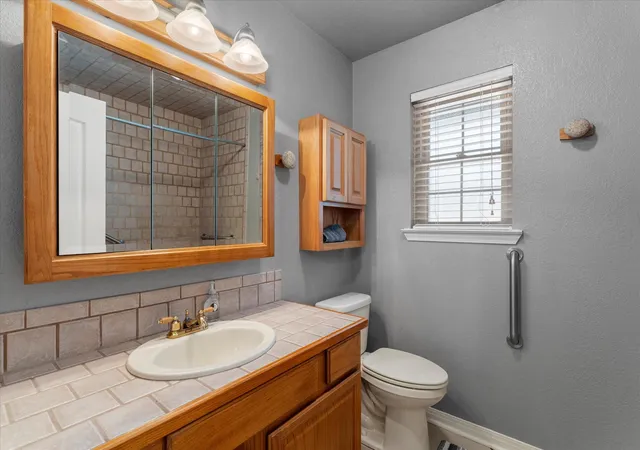Photo 2 of Single family home for sale at 424 Lagoon Dr, Gun Barrel City, TX 75156 | MLS# 21404878 | Listing updated on 2026-10-07