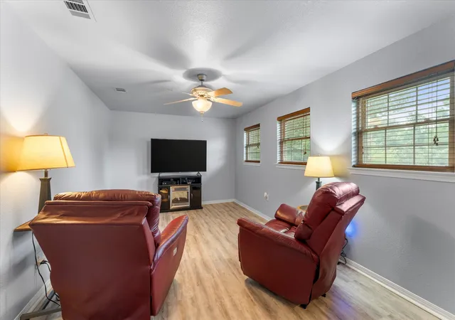 Photo 3 of Single family home for sale at 424 Lagoon Dr, Gun Barrel City, TX 75156 | MLS# 21404878 | Listing updated on 2026-10-07