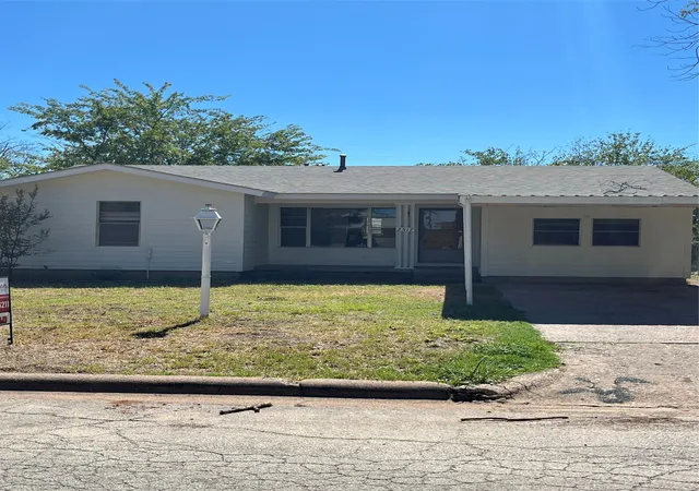 Photo 1 of Single family home for sale at 2517 S 25th Street, Abilene, TX 79605 | MLS# 21403726 | Listing updated on 2026-10-06