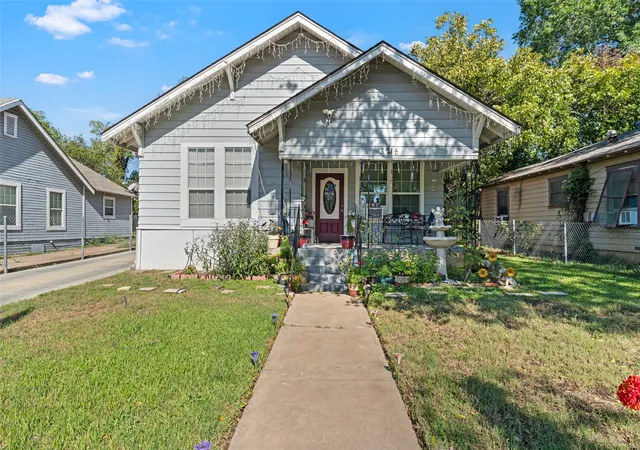Single family home for sale at 3215 Bosque Blvd, Waco, TX 76707 | MLS# 21404074