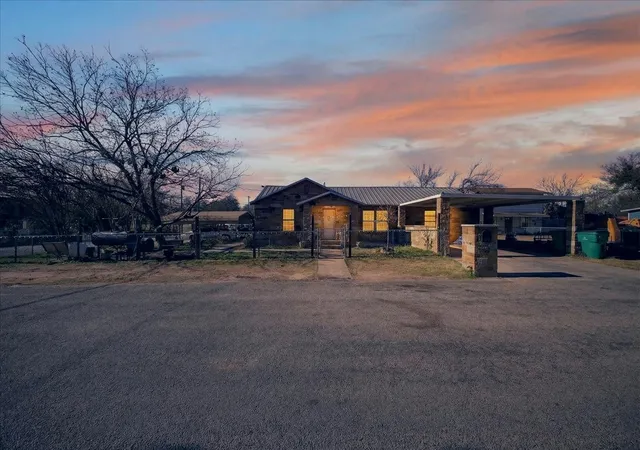 Photo 1 of Single family home for sale at 1310 N Estes St, Stephenville, TX 76401 | MLS# 21404955 | Listing updated on 2026-10-07