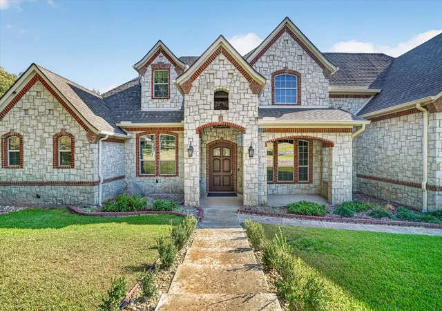 Photo 3 of Single family home for sale at 1420 Oaklawn Ln, Aledo, TX 76008 | MLS# 21404210 | Listing updated on 2026-10-07
