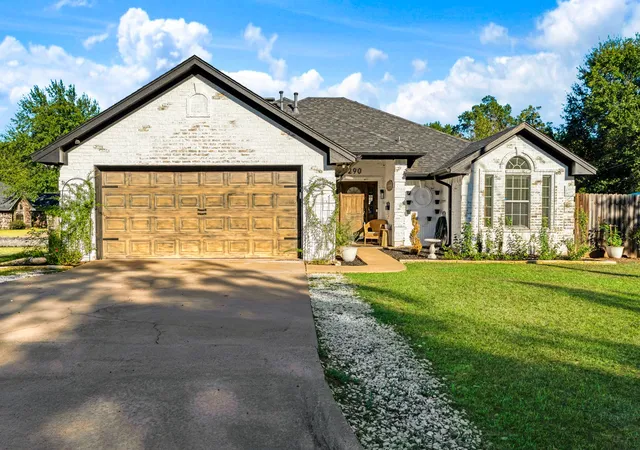Single family home for sale at 290 NE 30th Street, Paris, TX 75460 | MLS# 21404862