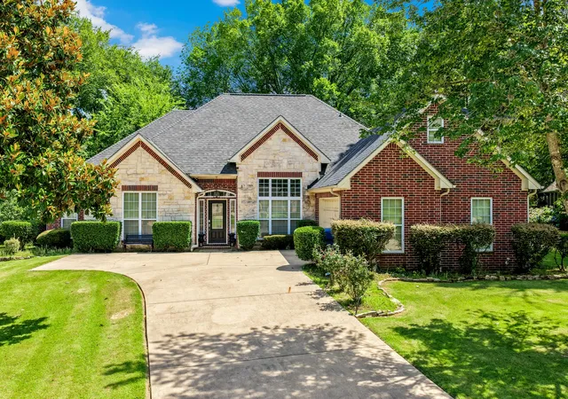 Single family home for sale at 910 Holly Hl, Mount Pleasant, TX 75455 | MLS# 21402372