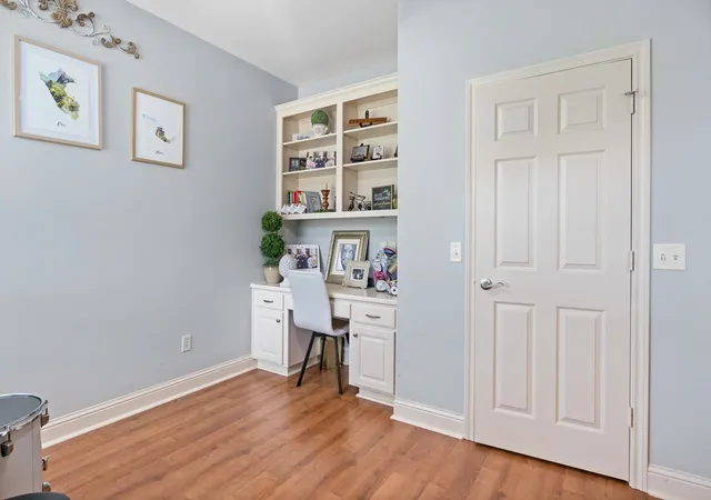 Photo 3 of Single family home for sale at 910 Holly Hl, Mount Pleasant, TX 75455 | MLS# 21402372 | Listing updated on 2026-10-07