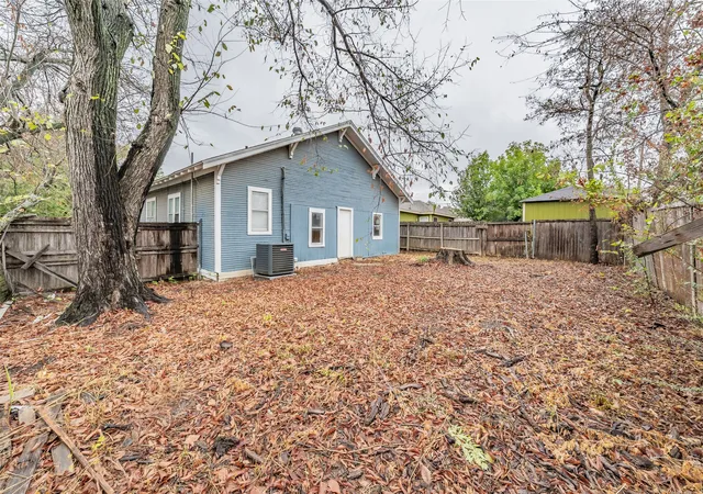 Photo 27 of Single family home for sale at 212 N Ruddell St, Denton, TX 76205 | MLS# 21404772 | Listing updated on 2026-10-07
