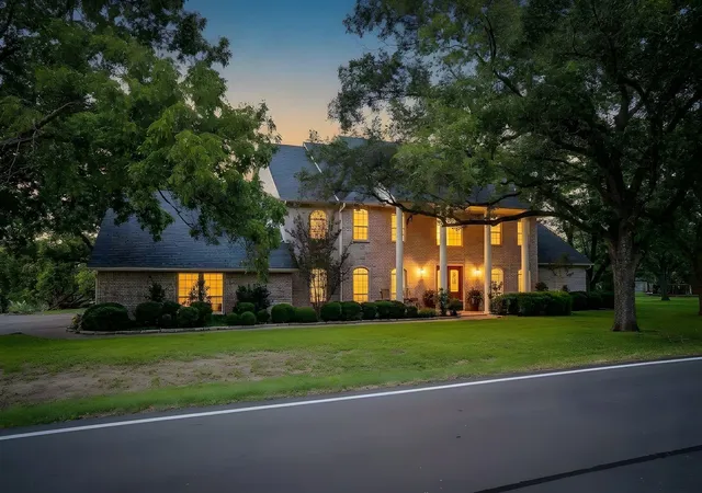 Single family home for sale at 8412 Ravenswood Rd, Granbury, TX 76049 | MLS# 21396686