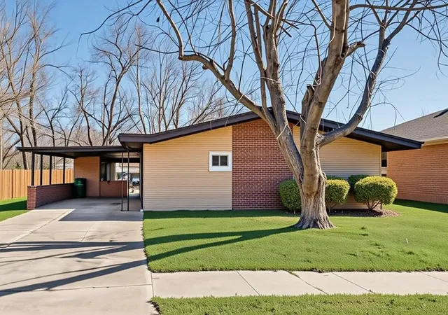 Photo 2 of Single family home for sale at 302 Meadow Dr, Gainesville, TX 76240 | MLS# 21405068 | Listing updated on 2026-10-07