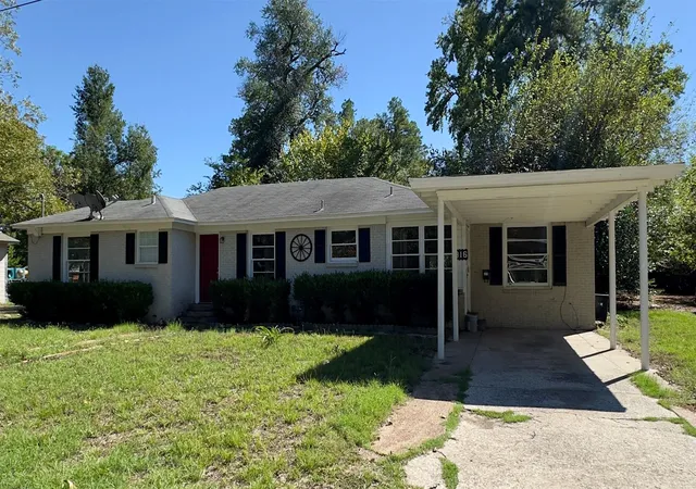 Photo 3 of Single family home for sale at 816 Finney St, Sulphur Springs, TX 75482 | MLS# 21405109 | Listing updated on 2026-10-07