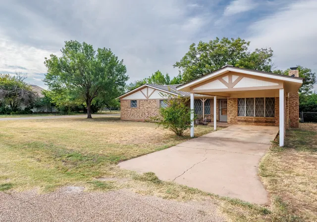Photo 2 of Single family home for sale at 1201 N 10th Street, Ballinger, TX 76821 | MLS# 21405048 | Listing updated on 2026-10-07