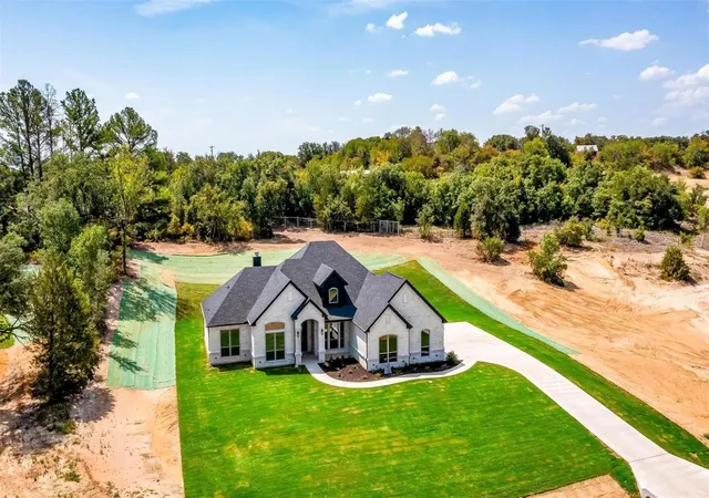 Photo 2 of Single family home for sale at 1007 Meadow Wood Ter, Azle, TX 76020 | MLS# 21404426 | Listing updated on 2026-10-10