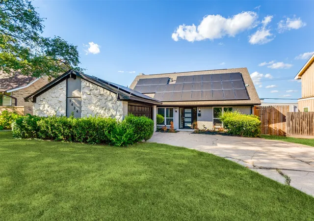 Photo 2 of Single family home for sale at 1424 Stagecoach Dr, Richardson, TX 75080 | MLS# 21397628 | Listing updated on 2026-10-07