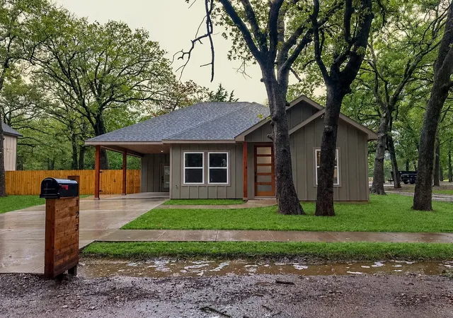 Photo 1 of Single family home for sale at 123 Seagrove Ln, Quinlan, TX 75474 | MLS# 21405181 | Listing updated on 2026-10-07