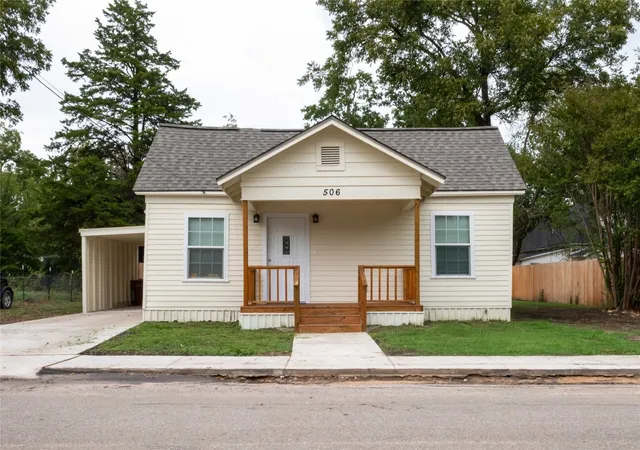 Photo 1 of Single family home for sale at 506 W 7th Street, Bonham, TX 75418 | MLS# 21405010 | Listing updated on 2026-10-07