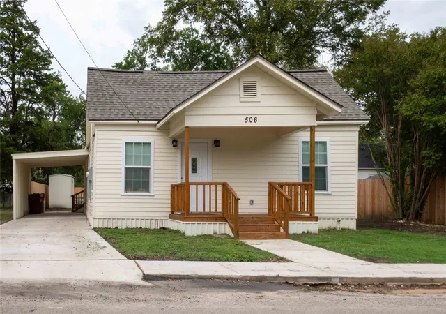 Photo 2 of Single family home for sale at 506 W 7th Street, Bonham, TX 75418 | MLS# 21405010 | Listing updated on 2026-10-07