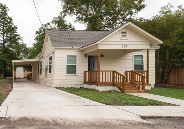 Photo 3 of Single family home for sale at 506 W 7th Street, Bonham, TX 75418 | MLS# 21405010 | Listing updated on 2026-10-07