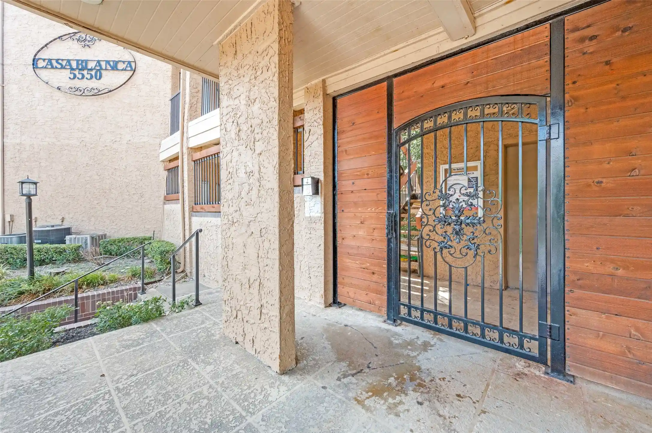 Listing Photo 2 - Condo for sale in 5550 Spring Vly Rd located at 5550 Spring Vly Rd, Dallas, TX 75254 - Unit #C21
